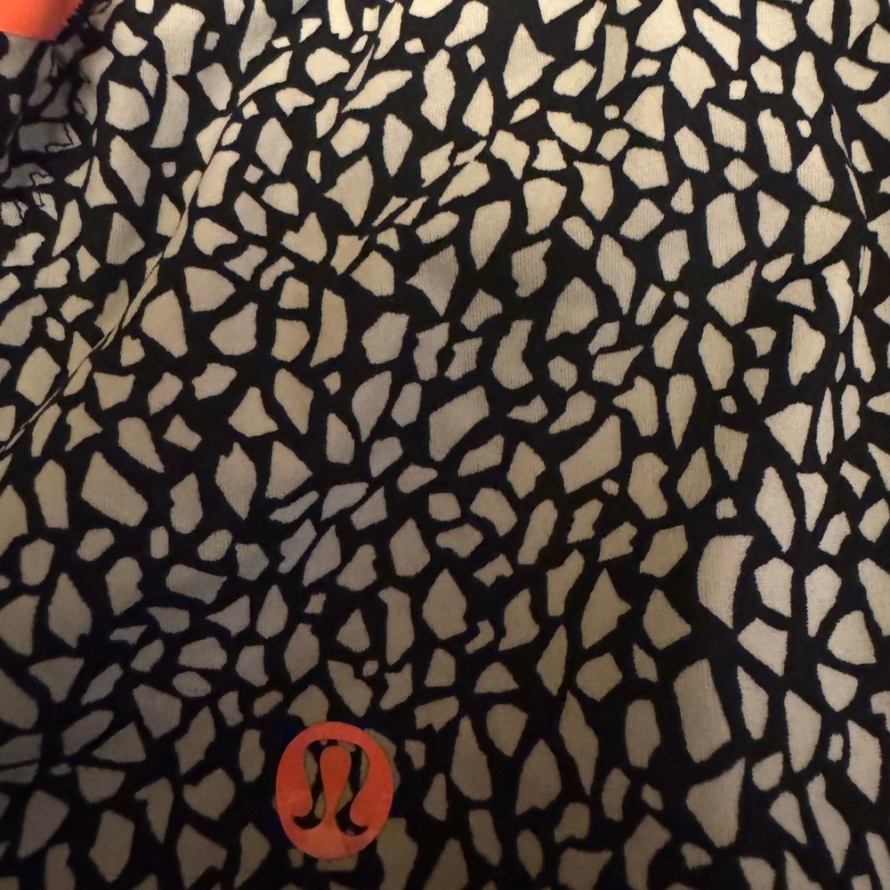 lululemon athletica reversible Black and White Swim Shorts - Picture 6 of 8